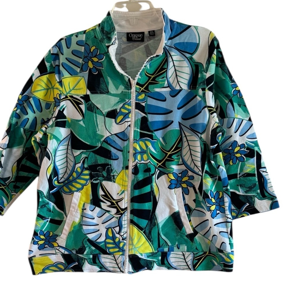 ONQUE CASUAL size XL , 3/4 sleeves, bright colors , zipper